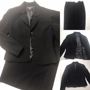 Size 8P Kasper Suit